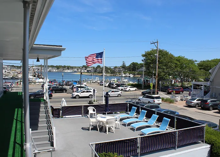 Hyannis Holiday Motel